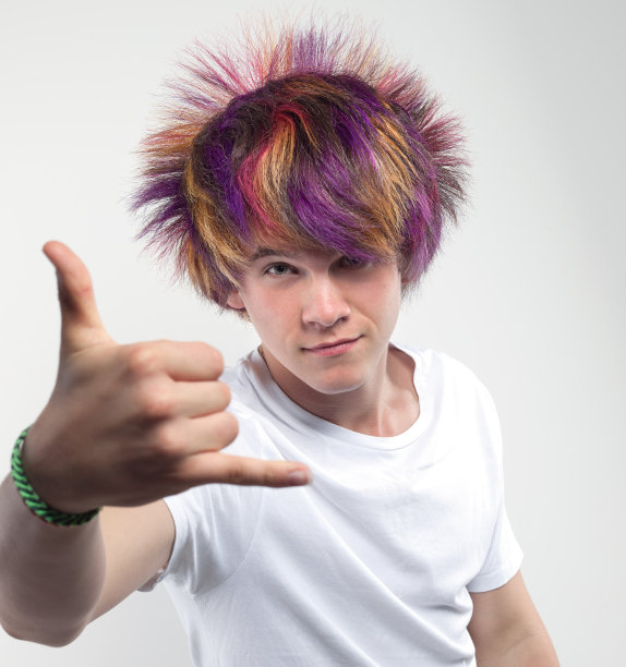 年轻的男孩图片下载