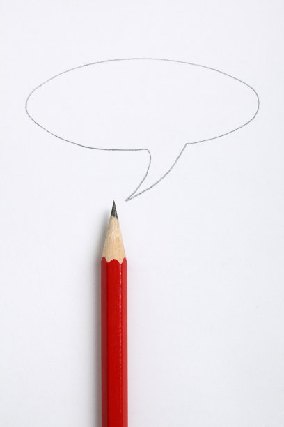 语音泡泡和锋利的红铅笔图片下载