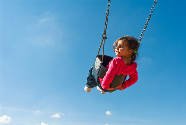 可爱的孩子摆动图片下载