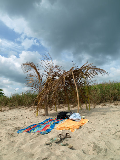 暴风雨前图片下载