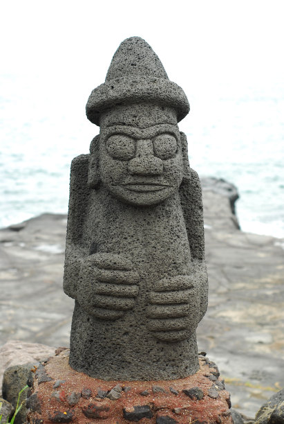 海滩上的岩石特写镜头图片下载