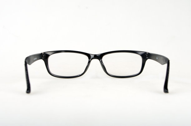 一副孤立在白色背景上的眼镜图片下载