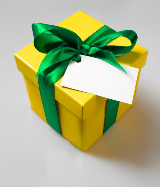 带有丝带和空标签的礼盒图片下载