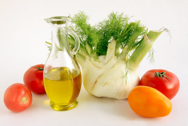 茴香，西红柿和美味的沙拉油图片下载