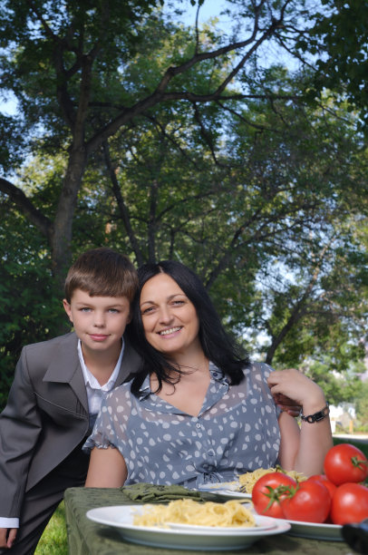 母亲和儿子图片下载