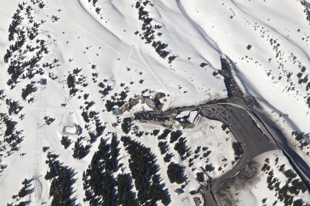 胡德山森林线旅馆滑雪度假村鸟瞰图图片下载
