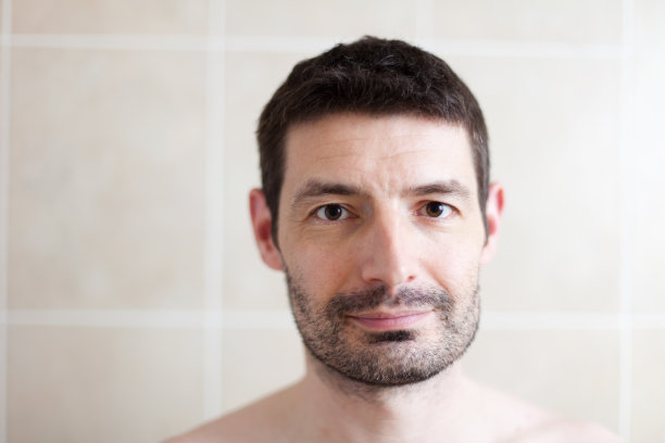 大胡子男人肖像图片下载