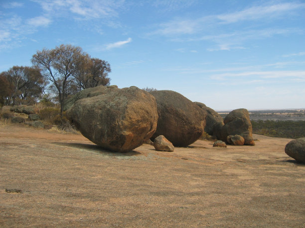 沙漠岩石图片下载