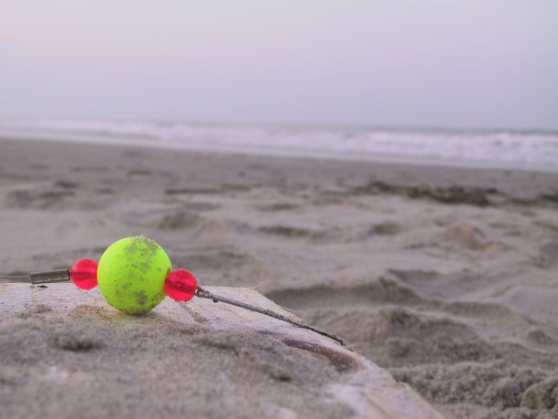 丢弃的鱼钩图片下载