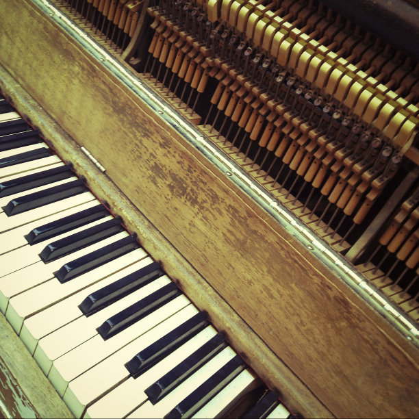 旧钢琴图片下载
