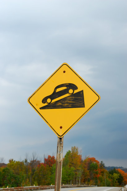 陡坡前图片下载