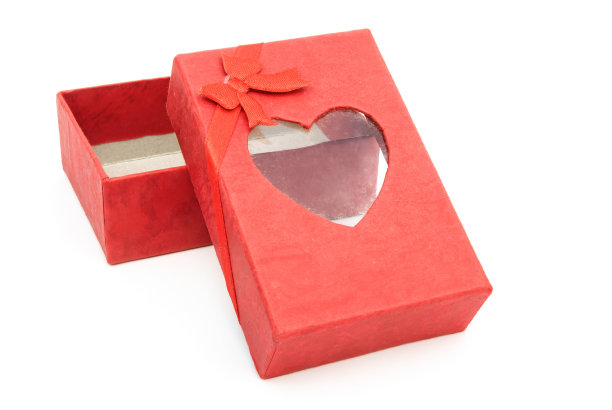 红色礼品盒在白色背景上打开图片下载