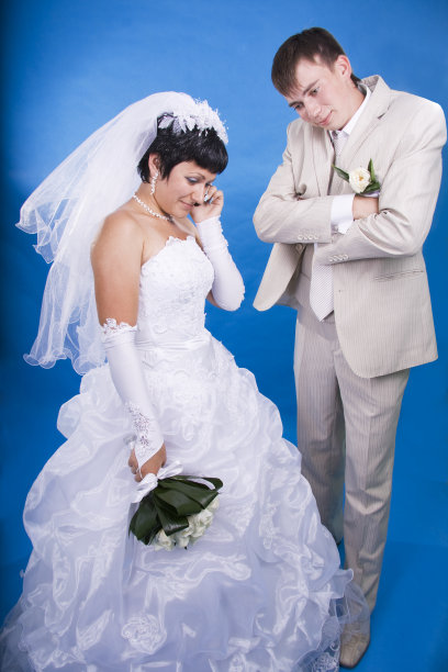 新郎和新娘陷入了冲突图片下载