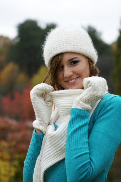 年轻可爱的女人微笑图片下载