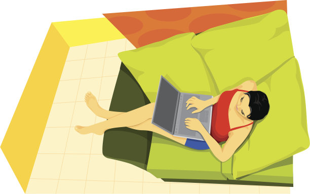 俯视图女孩躺在沙发上使用她的笔记本电脑图片下载