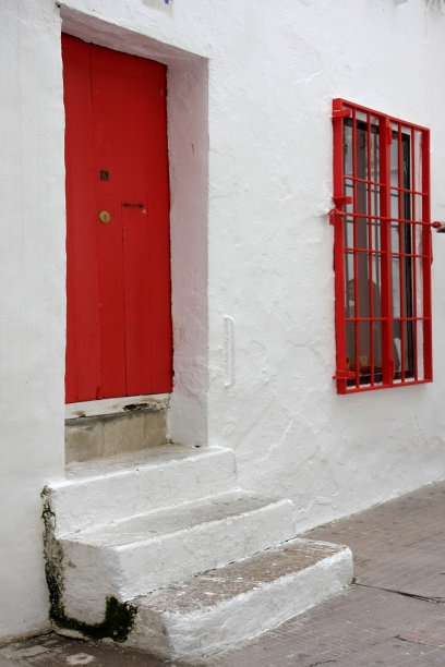 红房子的门和台阶图片下载