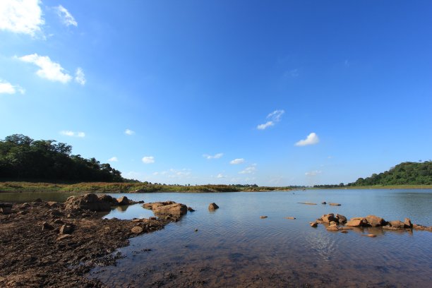 水库和云图片下载