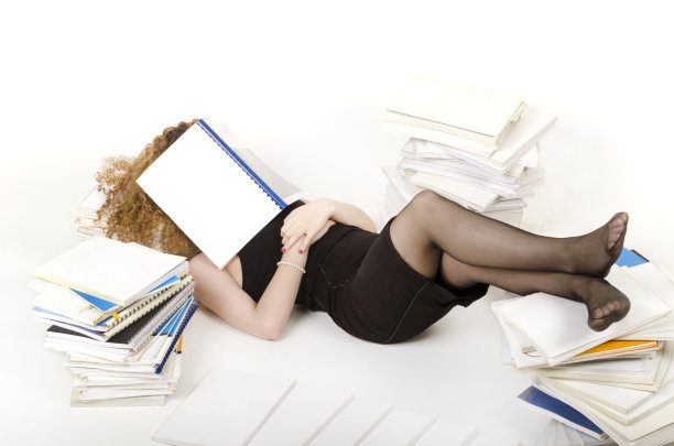 睡觉的女商人图片下载