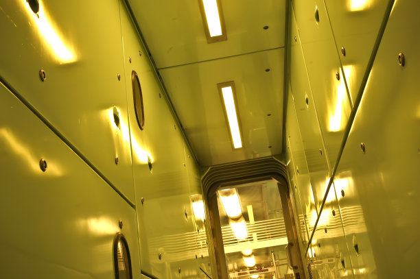 未来复古的走廊图片下载