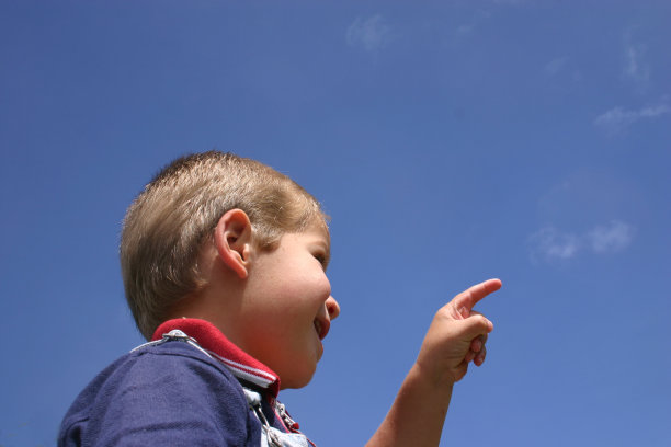 晴朗的天空图片下载