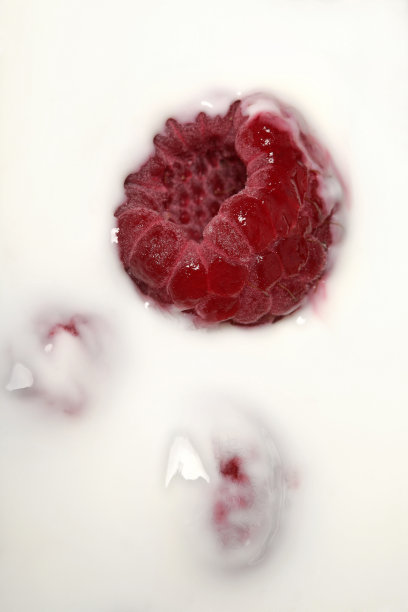 树莓在酸奶图片下载