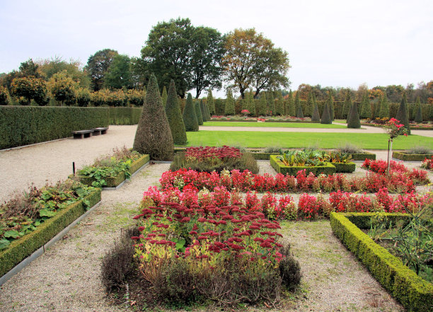 秋天的正式花园图片下载