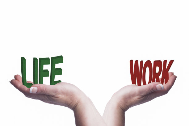 女人的手牵着工作生活文字概念形象图片下载