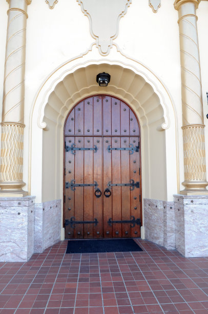 进入教堂图片下载