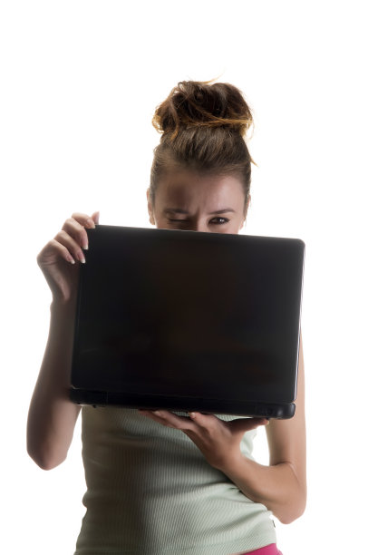 可爱的女孩拿着笔记本电脑图片下载