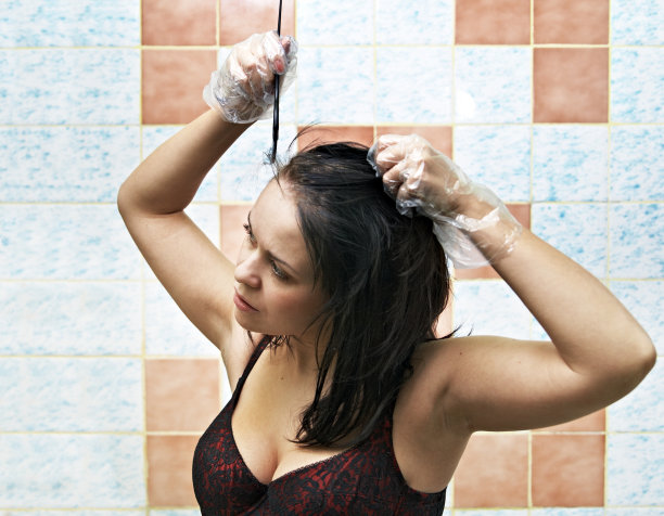 女人染头发图片下载