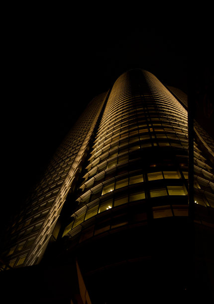 东京夜晚的摩天大楼图片下载