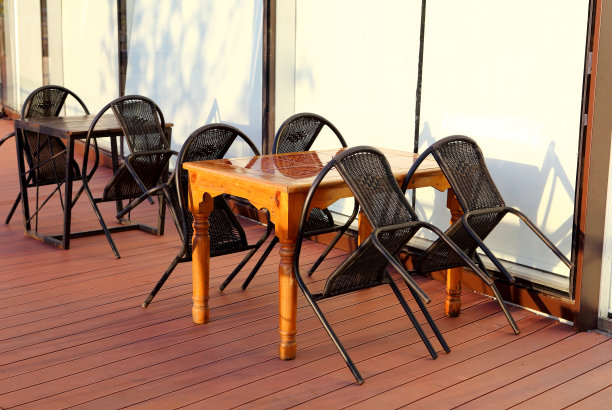 在食品中心准备用餐的桌子图片下载