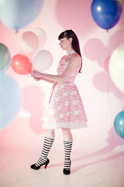 女人有气球图片下载