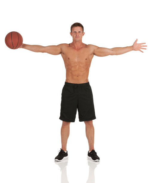 拿着篮球的运动员图片下载