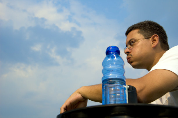 累了,等待图片下载