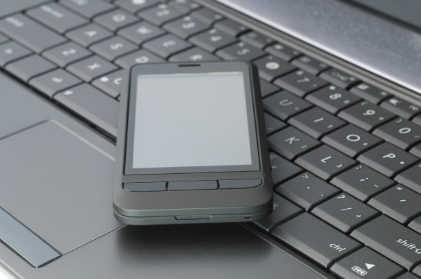 手提电脑上的手机图片下载