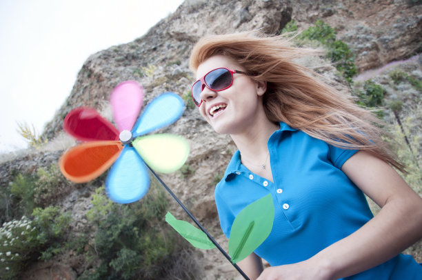 女人,纸风车图片下载