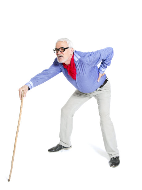 一位拄着拐杖走路的老人的全长肖像图片下载