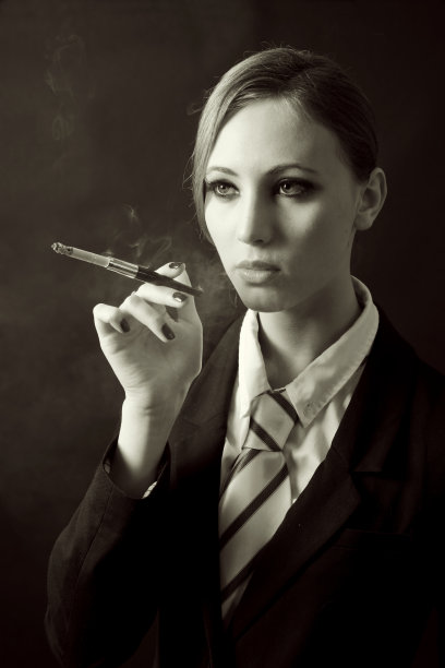 年轻的成年人图片下载