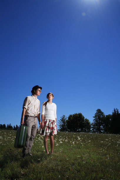 年轻的旅行者图片下载