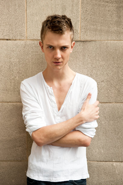 年轻的家伙图片下载