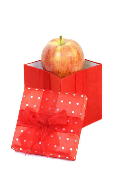 苹果装在喜庆的红礼盒里图片下载