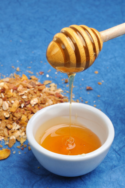蜂蜜和早餐麦片在蓝色图片下载