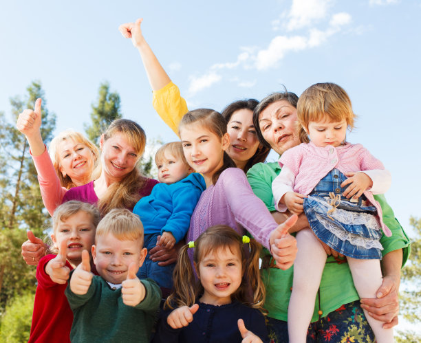 一大群人。图片下载