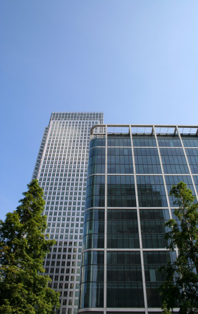 现代化的玻璃钢办公楼图片下载