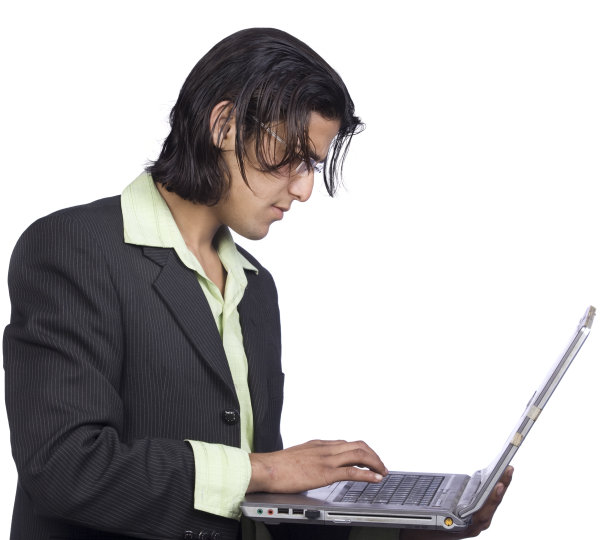 拿着笔记本电脑的男人图片下载