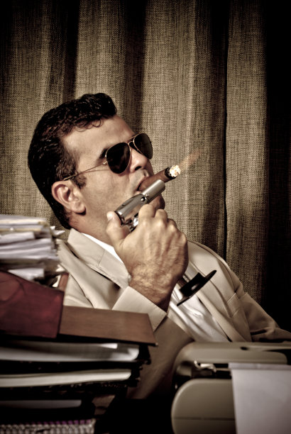 在办公室吸烟图片下载