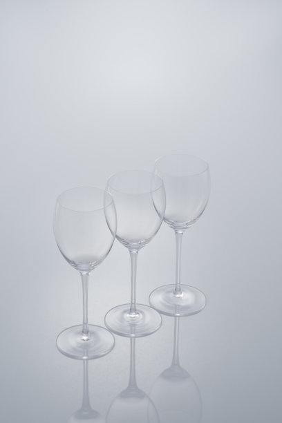 三个酒杯的图像图片下载