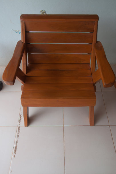 空的木头椅子图片下载