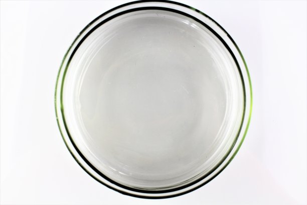 一种有盖培养皿(又称有盖培养皿、有盖培养皿或细胞培养皿)，圆柱形玻璃或塑料盖的培养皿，用于培养细菌或苔藓等细胞图片下载